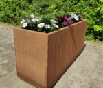 Plantekumme i corten stål med skjulte hjul 120 x 40 x 55