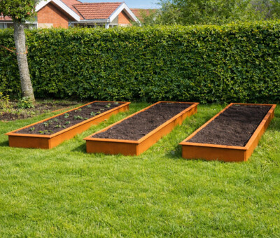 H&oslash;jbede firkantet r&aring; jern 25cm h&oslash;jde.