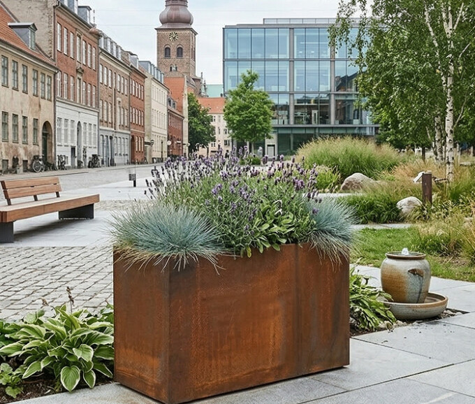 Plantekumme i 5 mm rust stålplade. 120 x 40 x 60 cm.
