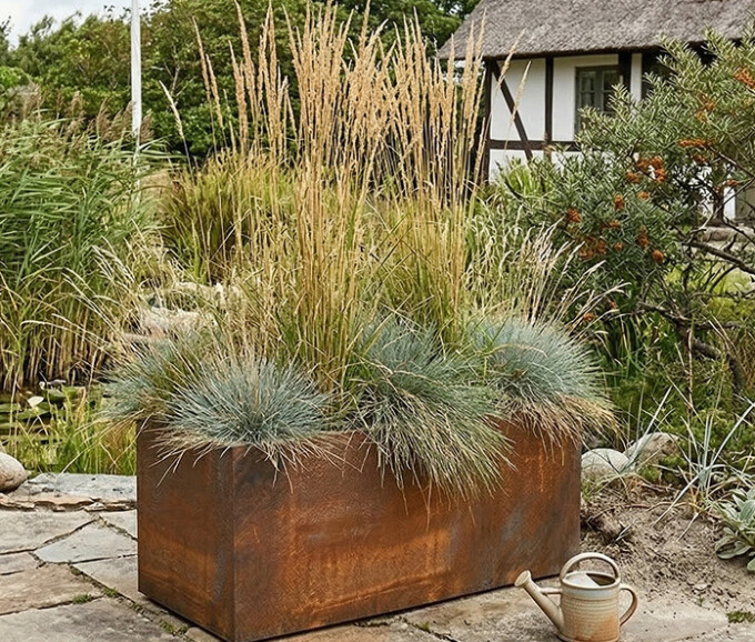 Plantekumme i 5 mm stålplade med målene 100 x 35 x 50 cm