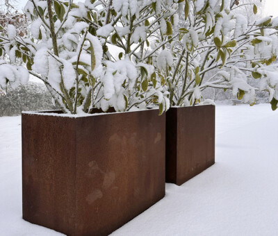 Plantekumme i 5 mm st&aring;lplade med m&aring;lene 80 x 40 x 60 cm.