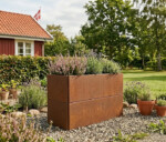 Plantekumme med skjulte hjul måler 120 x 40 x 50 cm