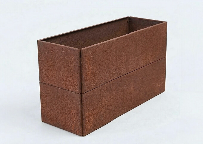 Plantekumme med skjulte hjul måler 120 x 40 x 50 cm