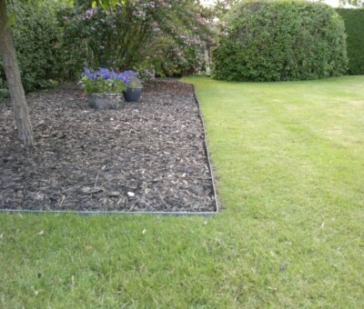 Gr&aelig;skant i 0.8mm varmgalvaniseret plade 10x195cm.