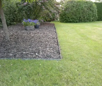 Gr&aelig;skant i 0.8mm varmgalvaniseret plade 10x195cm.