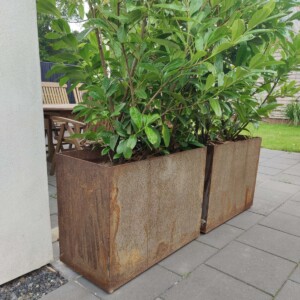 Plantekumme i 5 mm rust stålplade med skjulte hjul 80 x 40 x 60 cm