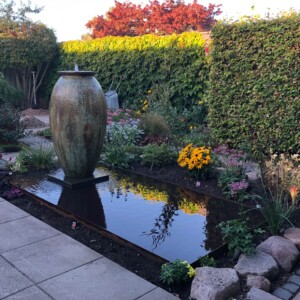 Spejlbassin i 5 mm sort lakeret med målene  200 x 100 x 10 cm