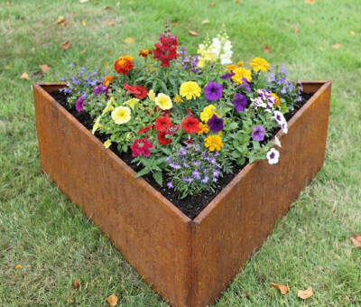 H&oslash;jbede uden sneglekant rusten trekantet