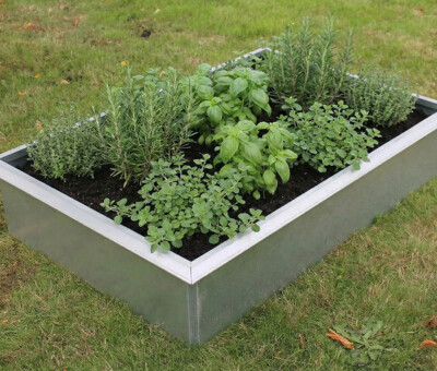 H&oslash;jbede s&aelig;t firkantet galvaniseret med sneglekant