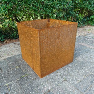 Corten st&aring;l skjuler uden bund til en plant growers