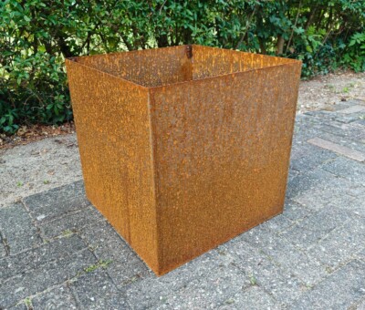 Corten st&aring;l skjuler uden bund til en plant growers