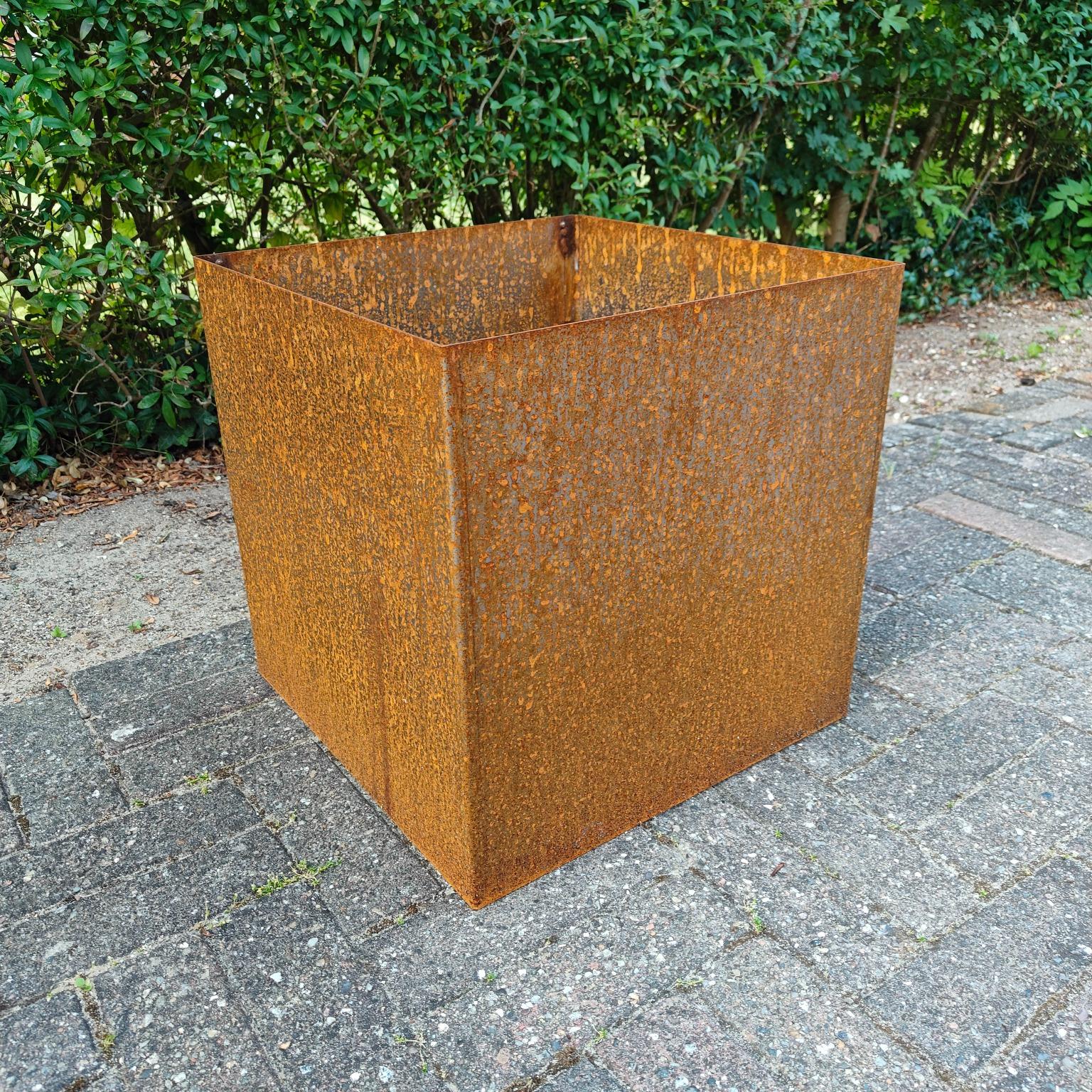 Corten Stål Skjuler Uden Bund Til En Plant Growers