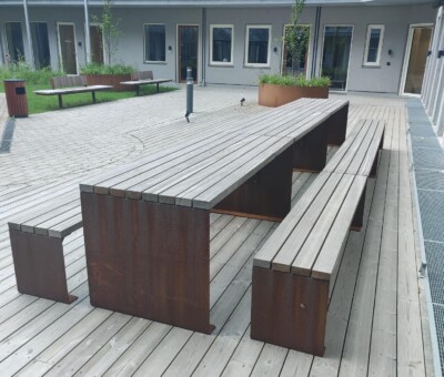 Bord b&aelig;nke s&aelig;t 180 x74 cm H 73 cm med Mahogni.