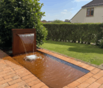 Spejlbassin med 90 cm vandfald i Corten stål måler 200 x 100 x 10 cm