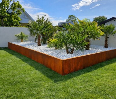 St&oslash;ttemur med bukket kant