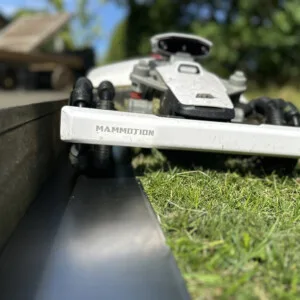 Robotgr&aelig;skant i varmgalvaniseret plade, 195 cm i l&aelig;ngden, flere bredder