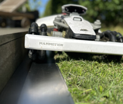 Robotgr&aelig;skant i varmgalvaniseret plade, 195 cm i l&aelig;ngden, flere bredder