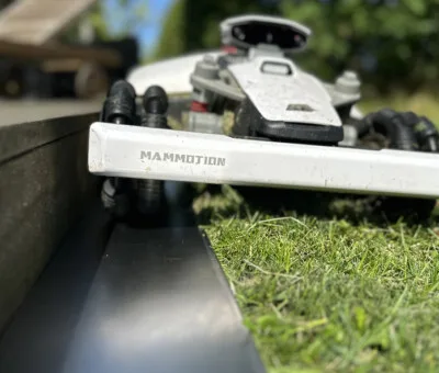 Robotgr&aelig;skant i varmgalvaniseret plade, 195 cm i l&aelig;ngden, flere bredder